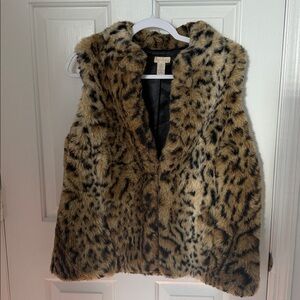Chico's Size 2 Womens Cheetah Animal Print Faux Fur Vest
Hook & Eye Close